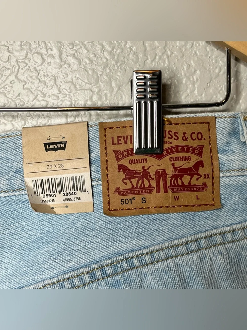 NEW‎ Levi’s 501 Original Fit Light Wash Jeans 29x28 Distressed Straight Leg NWT